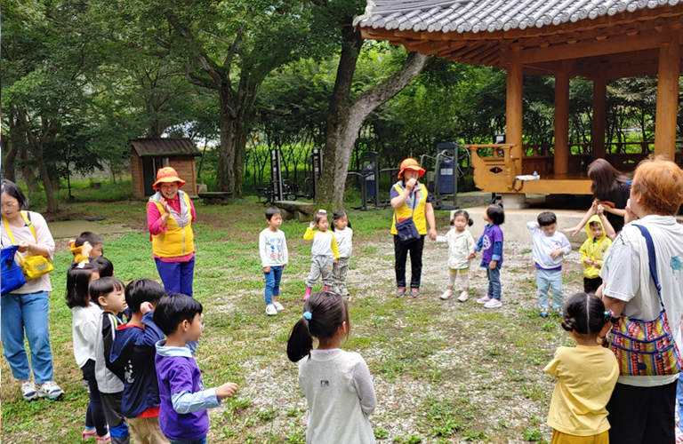 Gomsil Gomsil Little Forest